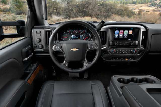 2017-chevrolet-silverado-hd-interior