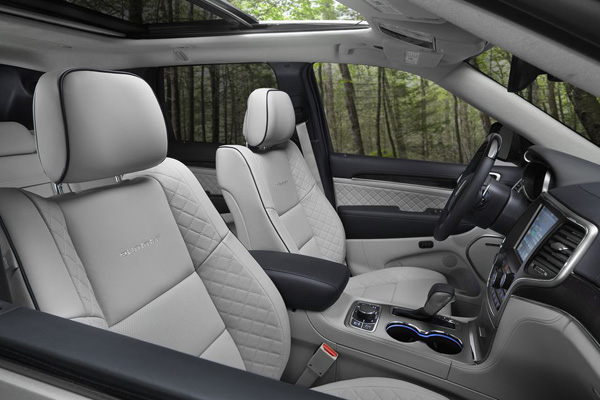 2017-jeep-grand-cherokee-interior