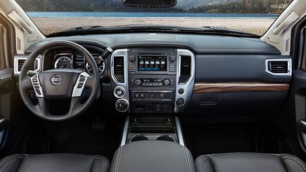 2017-nissan-titan-interior