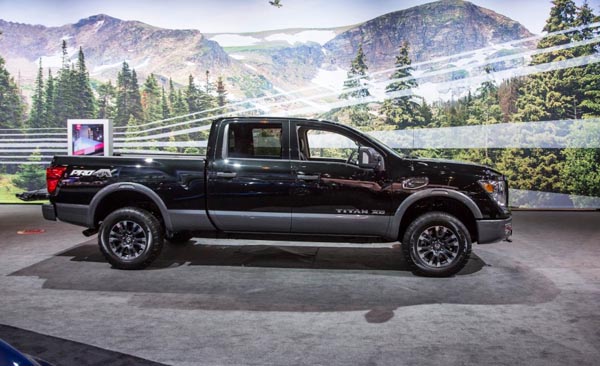 2017-nissan-titan-side