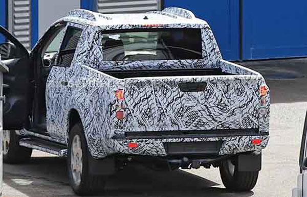 2018-mercedes-benz-pickup-truck-back