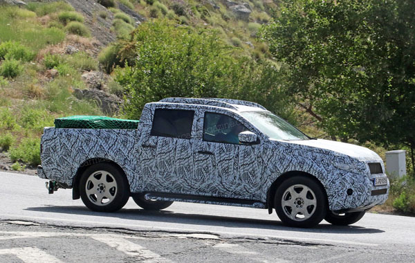 2018-mercedes-benz-pickup-truck-side